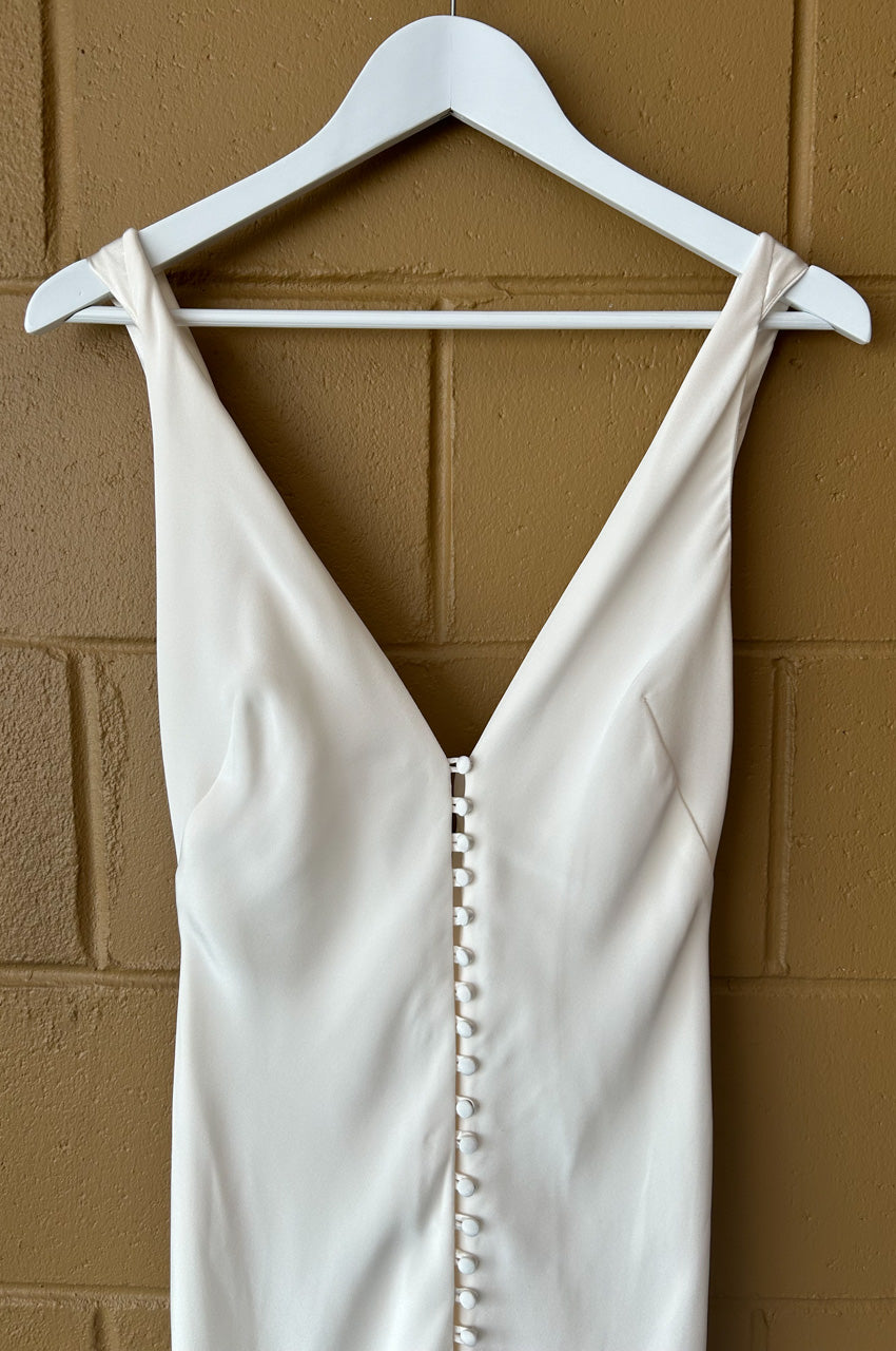 1.2 Natural Gown Button Sample (AU 8)