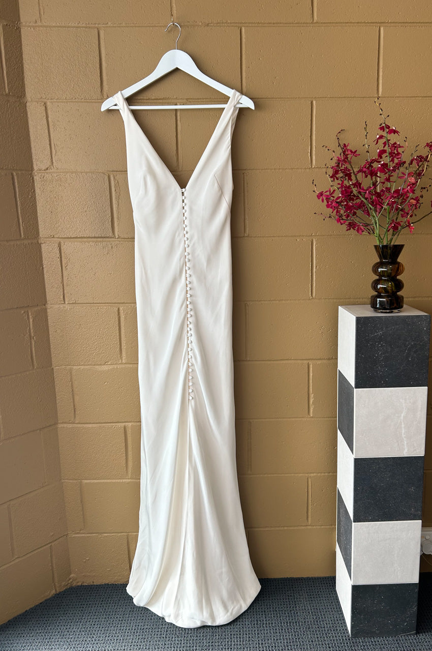 1.2 Natural Gown Button Sample (AU 8)