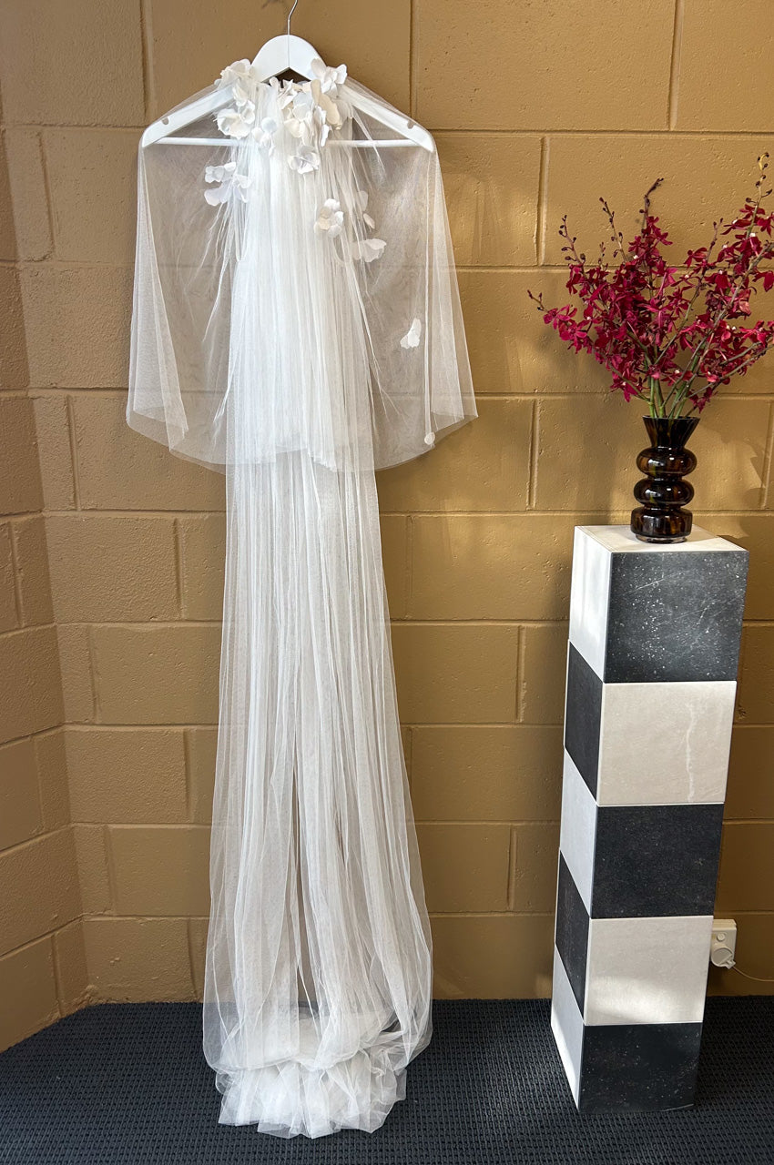 7.7 Magnolia Cape Long Sample