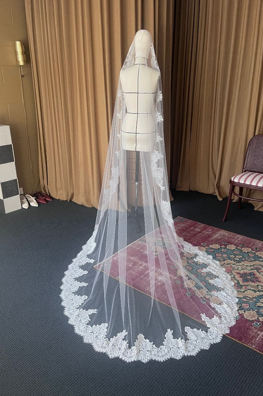 4.13 Mantilla Veil Sample (Natural - 250 cm)