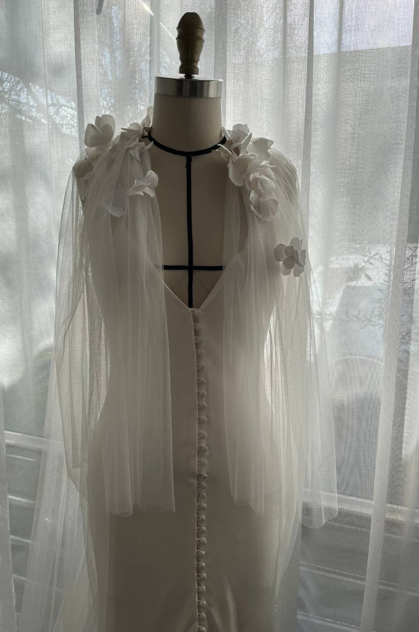 7.7 Magnolia Cape Long Sample