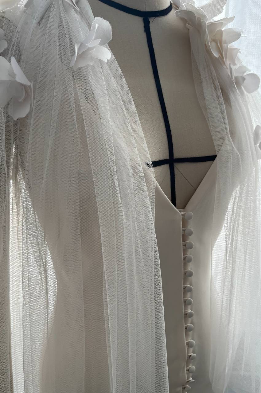 1.2 Natural Gown Button Sample (AU 8)