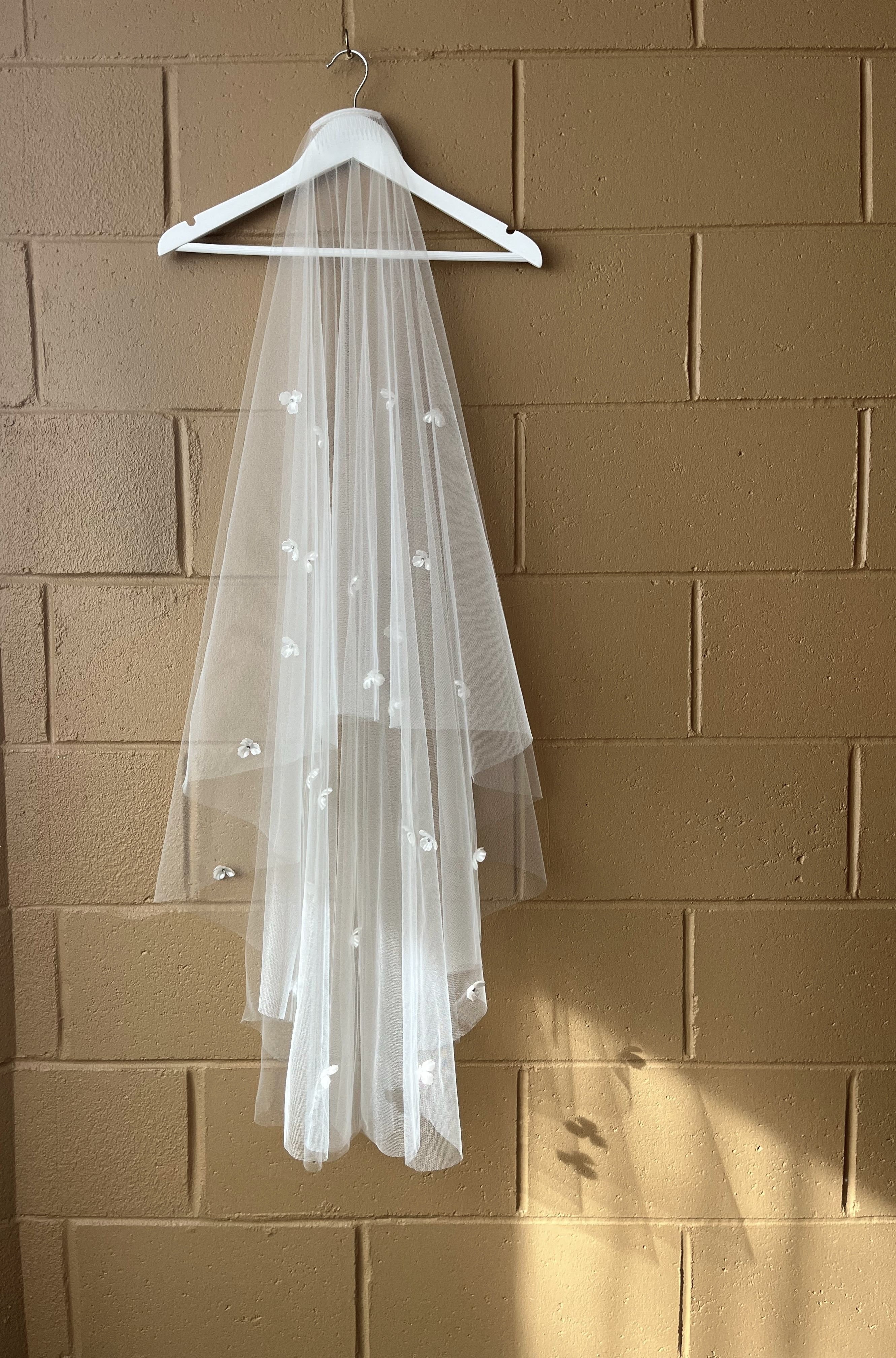 4.20 Theodora Veil - Two Tier Sample (Natural - 70/120cm)